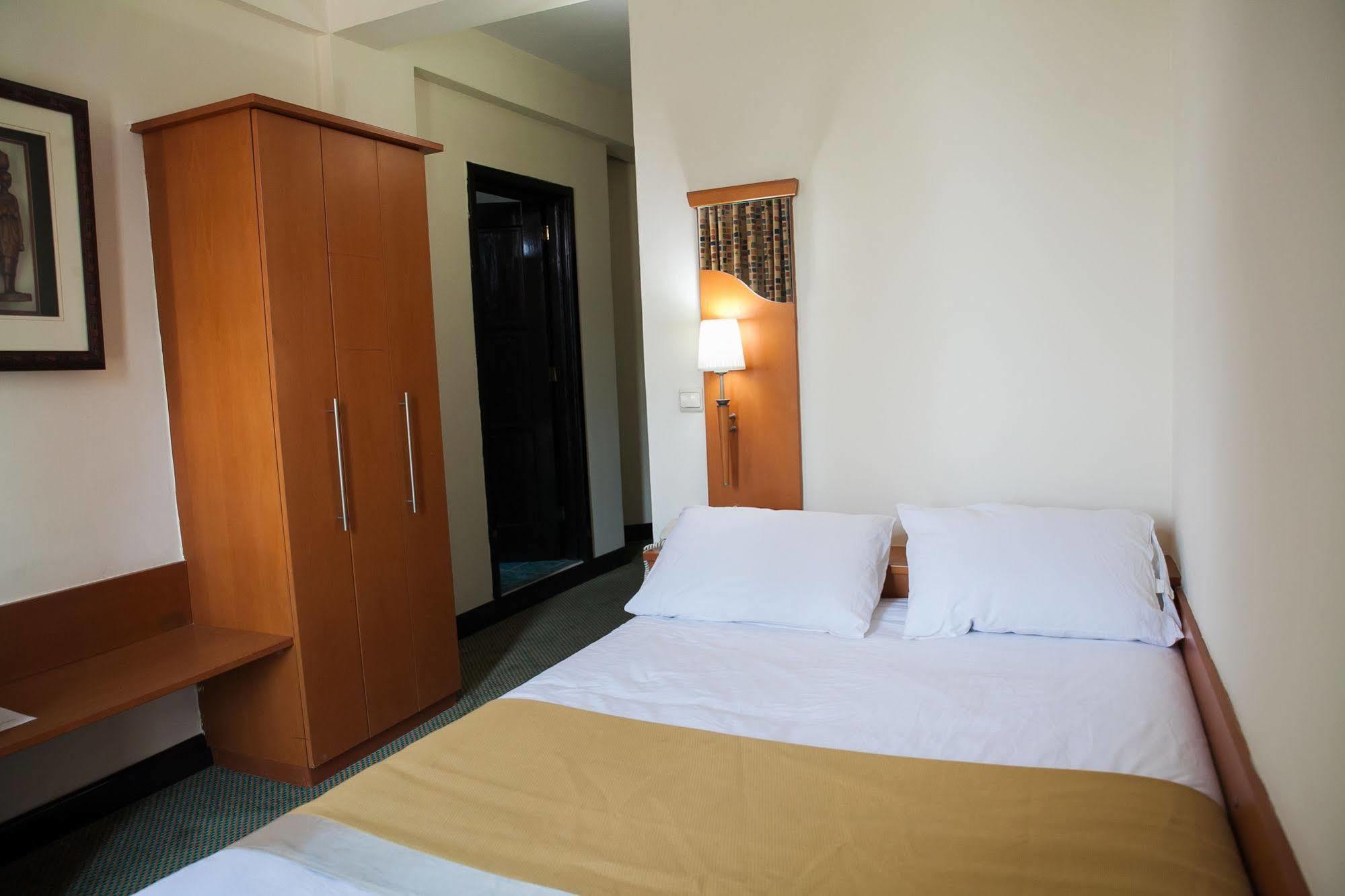 Gorillas City Centre Hotel キガリ エクステリア 写真