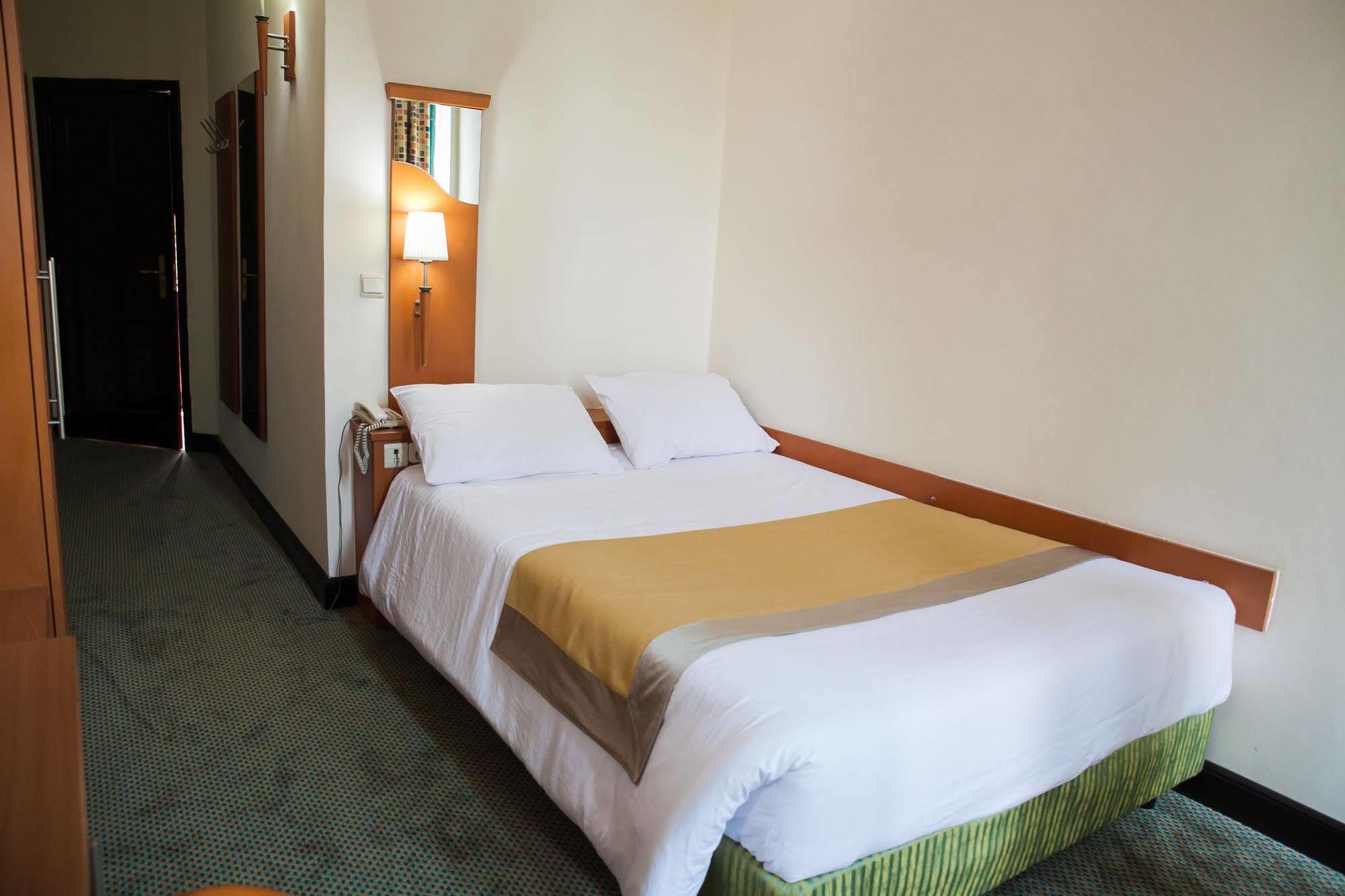 Gorillas City Centre Hotel キガリ エクステリア 写真